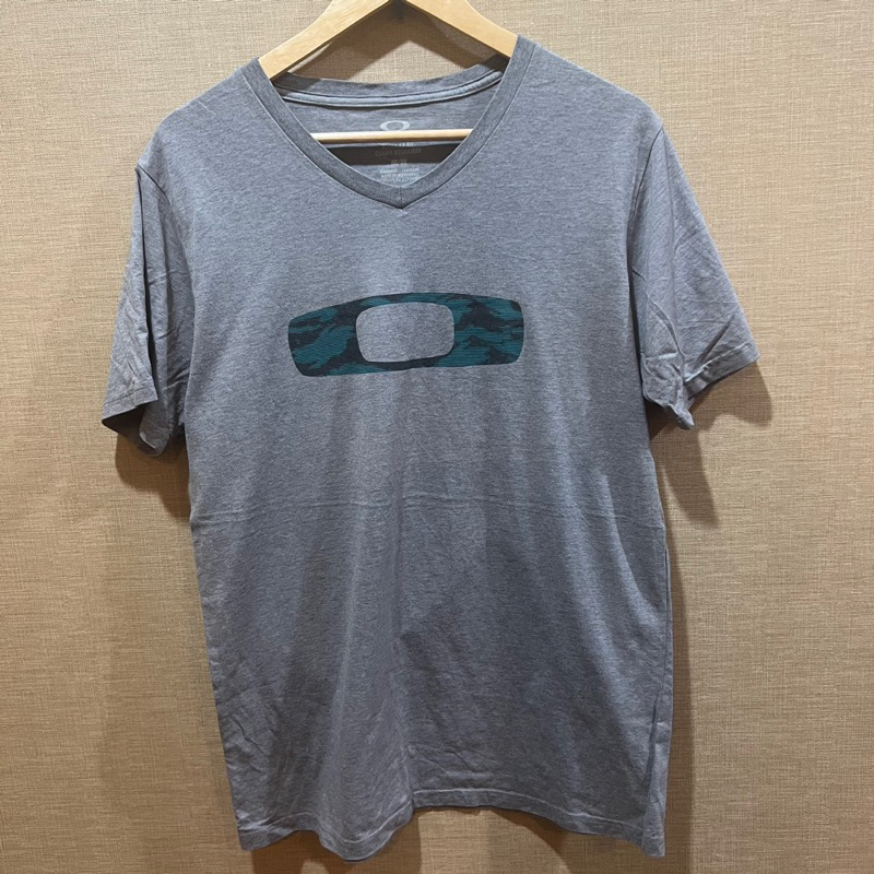 เสื้อยืด คอวี Oakley Logo Size M (D496)