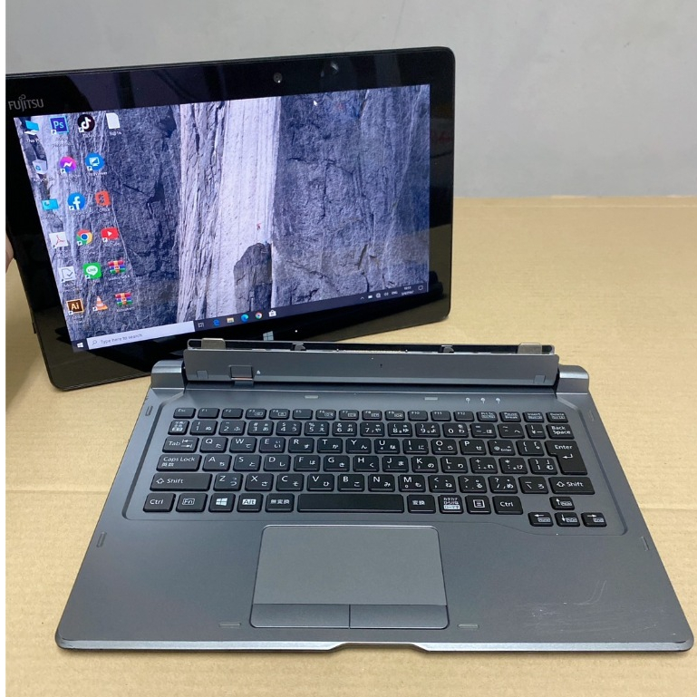 แท็บเล็ต 2in1พร้อมคีย์บร์อด Fujitsu ArrowsTab Q665/M Intel CoreM-5Y31(RAM:8GB/SSD:128GB)ขนาด11.6นิ้ว