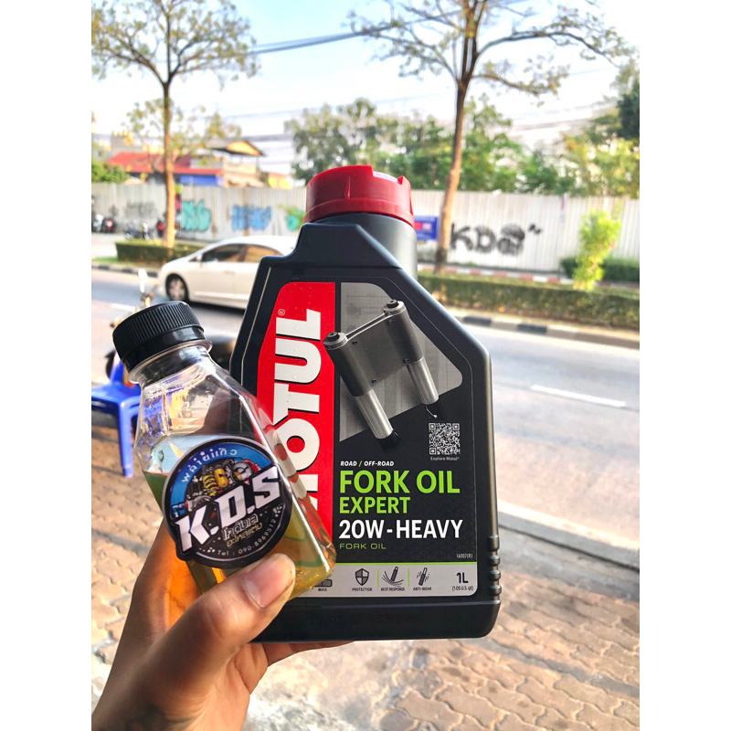 น้ำมันโช้ค Motul ของแท้ fork oil กึ่งสังเคราะห์ 100 ml. ความหนืด 20w.