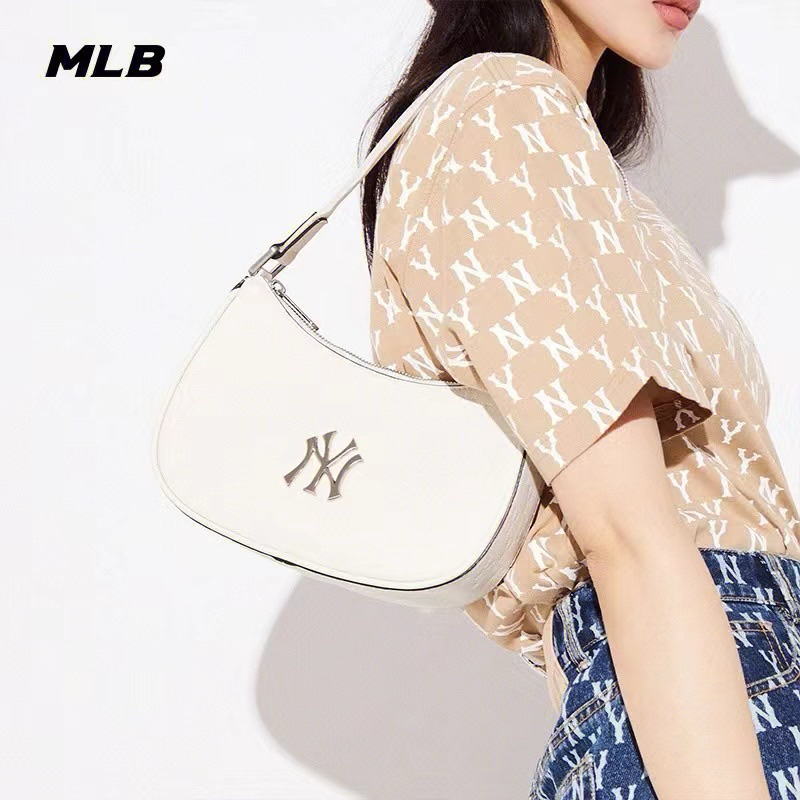 MLB กระเป๋าMLB MONOGRAM EMBOSSED HOBO BAG กระเป๋าถือNY