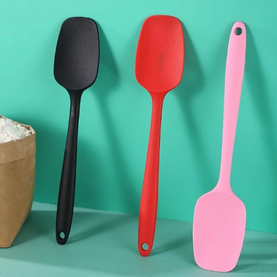 ไม้พายทรงช้อน ซิลิโคน ใหญ่ คละสี
