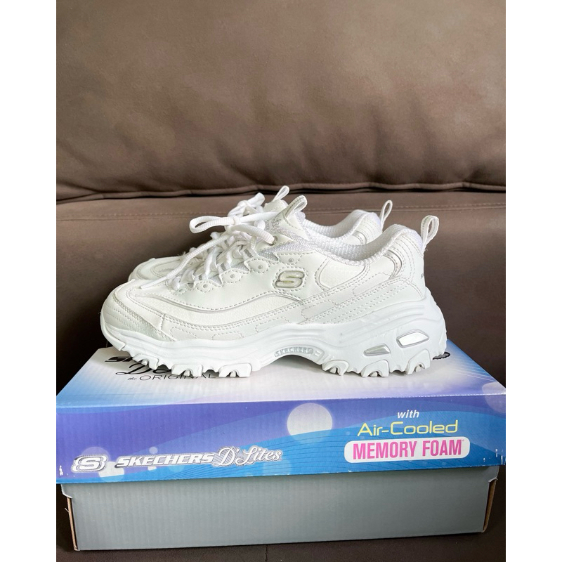 ส่งต่อ รองเท้า Skechers D'Lites สี White/Silver (สภาพใหม่)