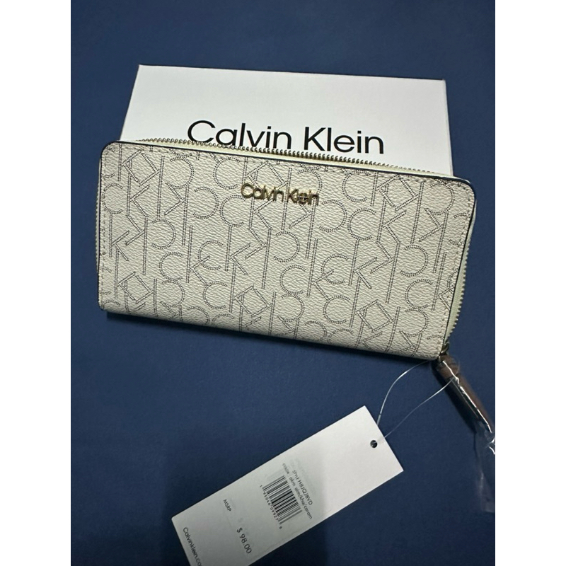 กระเป๋าตังค์ Calvin Klein แบบยาว
