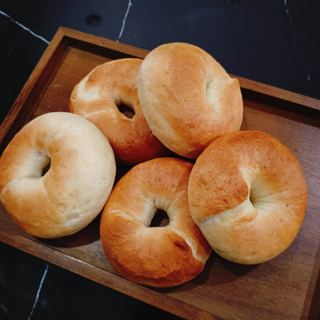 Plain Bagel  ขนมปังเบเกิล Homemade Bagel เนื้อหนึบ 5 ชิ้น ทำใหม่ทุกออเดอร์ พร้อมส่งทุกวัน