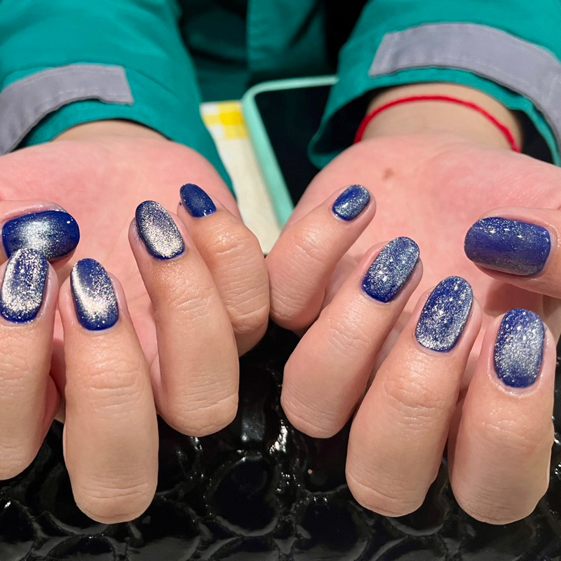 เล็บปลอมสีลูกแก้วพอ วิ้งๆ ขับผิว สีนี้มือขาวมาก