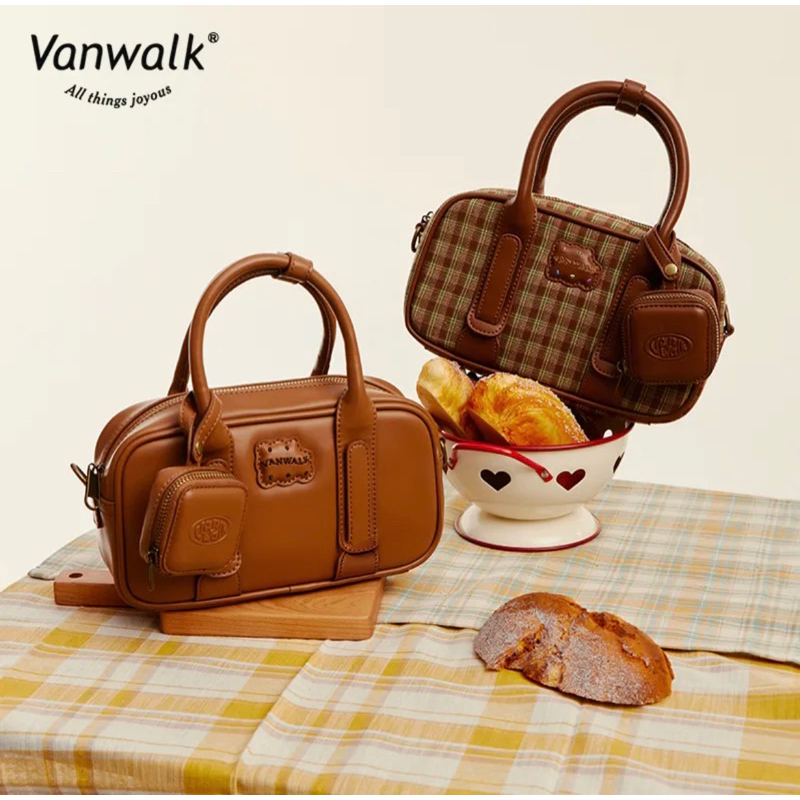 พร้อมส่ง Vanwalk กระเป๋าถือ🍪 คอล lucky house + สาย crossbody/pounch★ (ใช้โค้ดลด 30% max 1,000) จากช็อปแท้ 💯