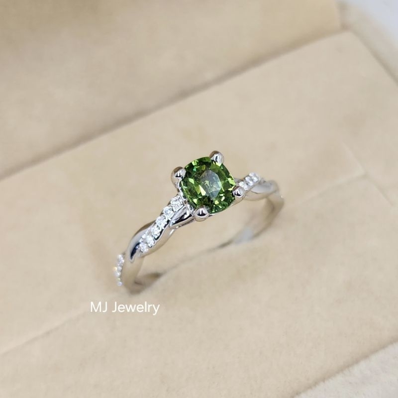 แหวนพลอยเขียวส่อง พลอยมรกตบางกะจะ ขนาด 6×5 มิล จันทบุรี เงินแท้ 925 จิวเวลรี่จากจันทบุรี