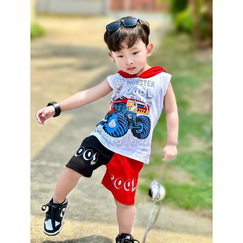 ชุดเซ็ตเสื้อกล้ามลายรถ มีฮู้ด กางเกงสลับสี
