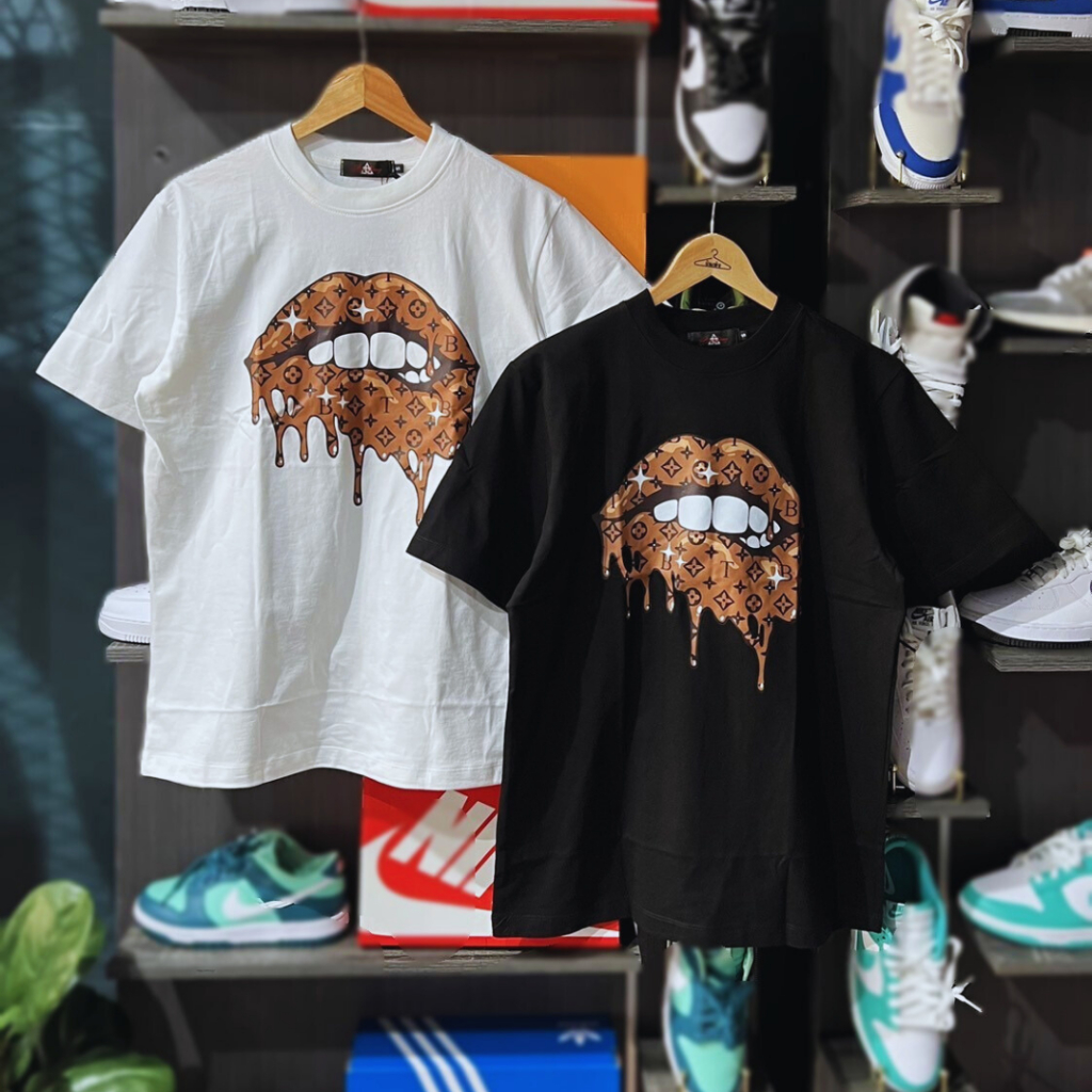 เสื้อยืดคอกลม สกรีนลาย ขาว/ดำ