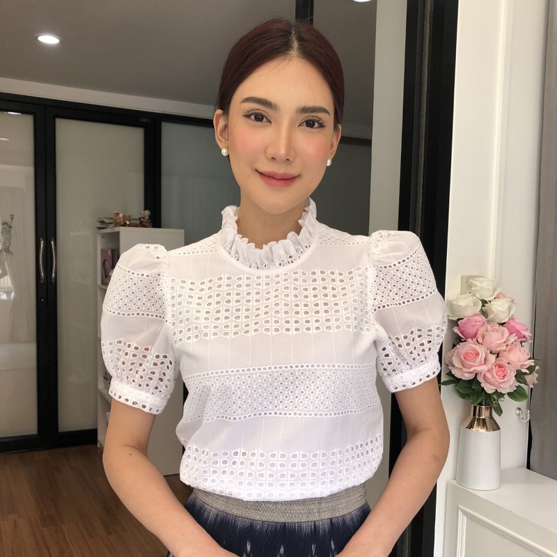 เสื้อคอตตอน - ปักฉลุ แขนตุ๊กตา แต่งคอตั้ง รูดจับจีบ