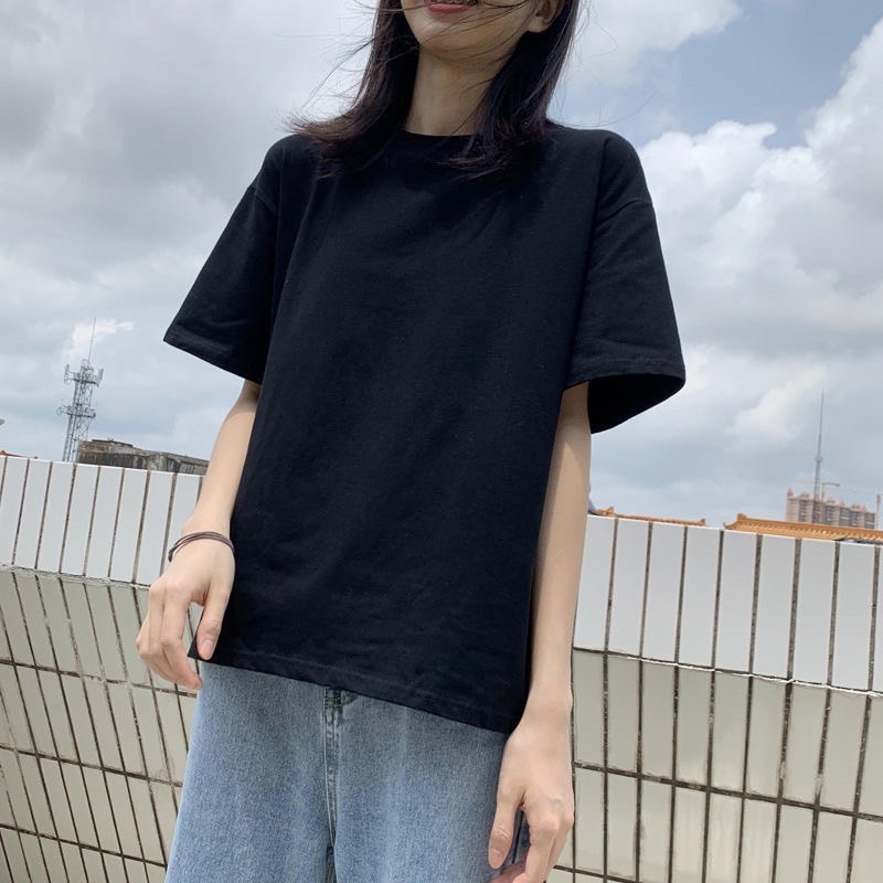 เสื้อยืดแฟชั่นคอกลม สีดำ ใส่ได้ทั้งผู้หญิง เสื้อยืดคอกลม Minimal Style  ทรงเข้ารูป ราคาถูก