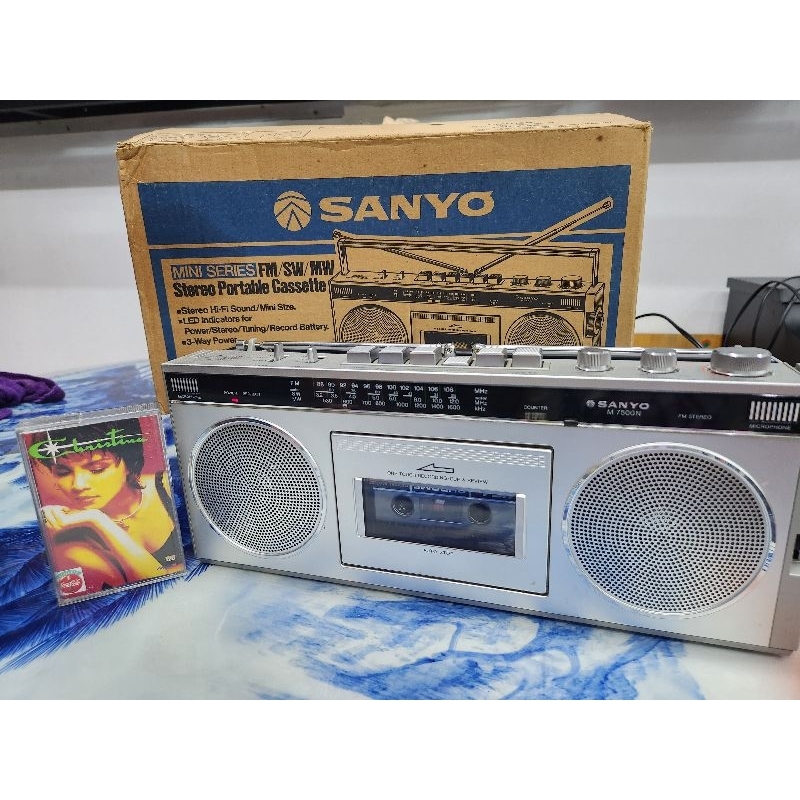 Vintage OLD School Sanyo Boombox Mini.เครื่องเล่นวิทยุเทป Sunyo.