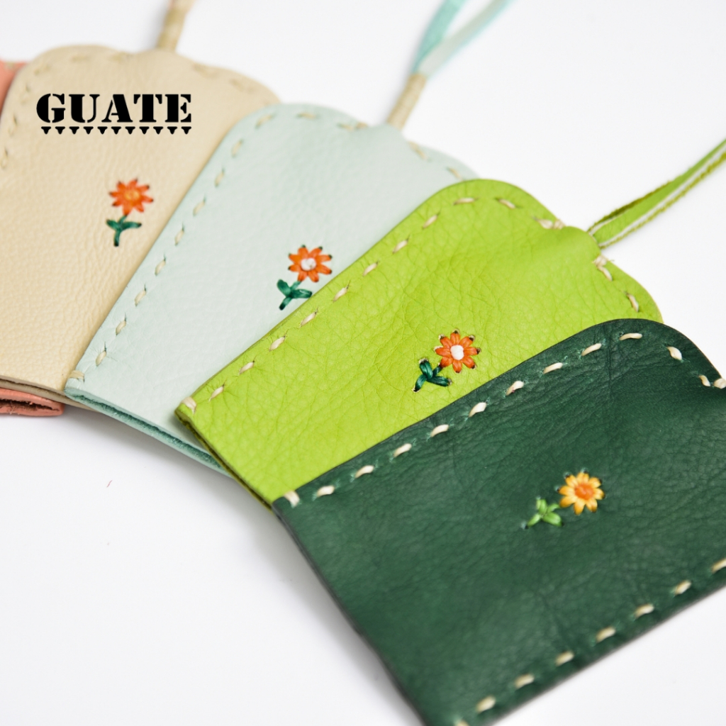 GUATE กระเป๋าใส่กุญแจ รุ่น K. Remote-Flower ที่เก็บกุญแจ หนังแท้100% หนังนื่ม สีสันสดใส ด้านในมีห่วงสำหรับใส่กุญแจ