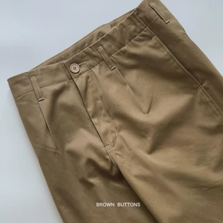 BROWN BUTTONS TWILL PANTS KHAKI ๅกางเกงทรงกระบอกตรง ผ้าคอตตอน สีกากีเข้ม