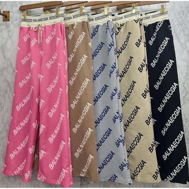 พร้อมส่ง กางเกงขายาวผ้าเกล็ดปลา แต่งสกรีนขอบกางเกงลายแบรนด์เป็นทรงเอวสูงทรงกระบอกทรงเป๊ะใส่สวยไม่รัดมากแมชกับอะไรก็สวย
