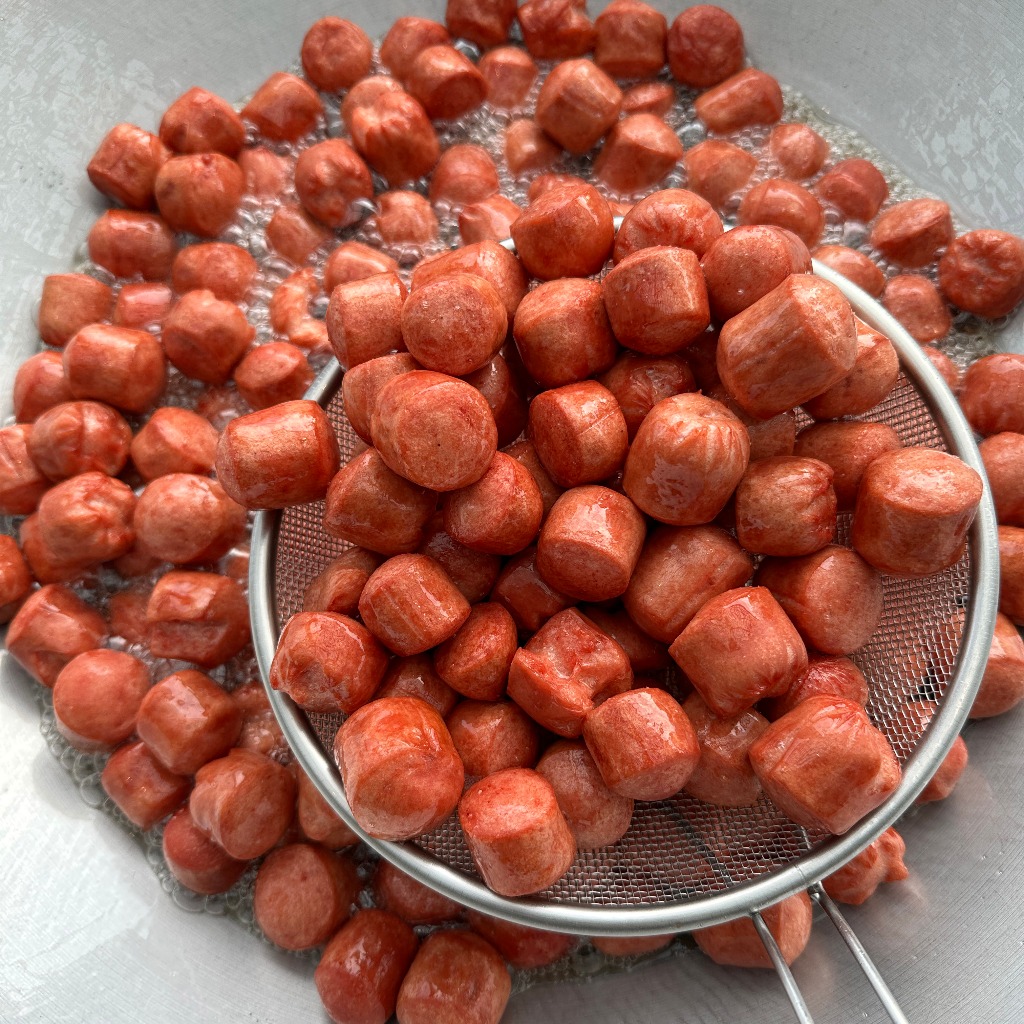 ไส้กรอกแดง ที่สุดของลูกชิ้นยืนกินบุรีรัมย์ 🍡 (ส่งรถแช่เย็น) - รูปที่ 2