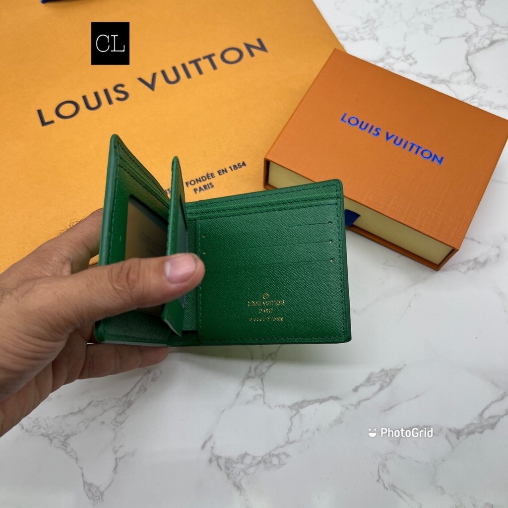 กระเป๋าหลุยผู้ชายใบสั้น Limitedขายดี งานดีที่สุด[พร้อมส่ง]!! 2พับพร้อมกล่อง หนังดีมากรับประกัน100%