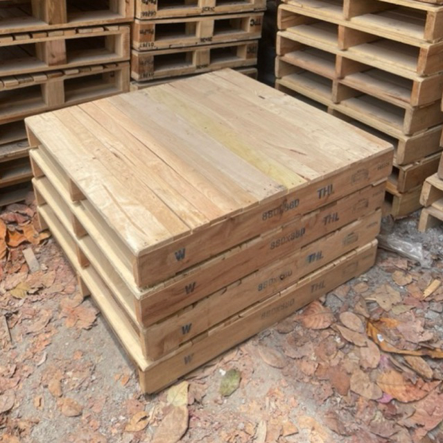 พาเลทไม้หน้าเต็มมือสองเหมือนใหม่ขนาด 88 × 88 × 12 เซนติเมตร