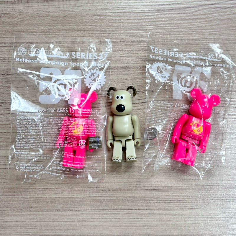 Bearbrick 100% series37 pink , wallace & gromit