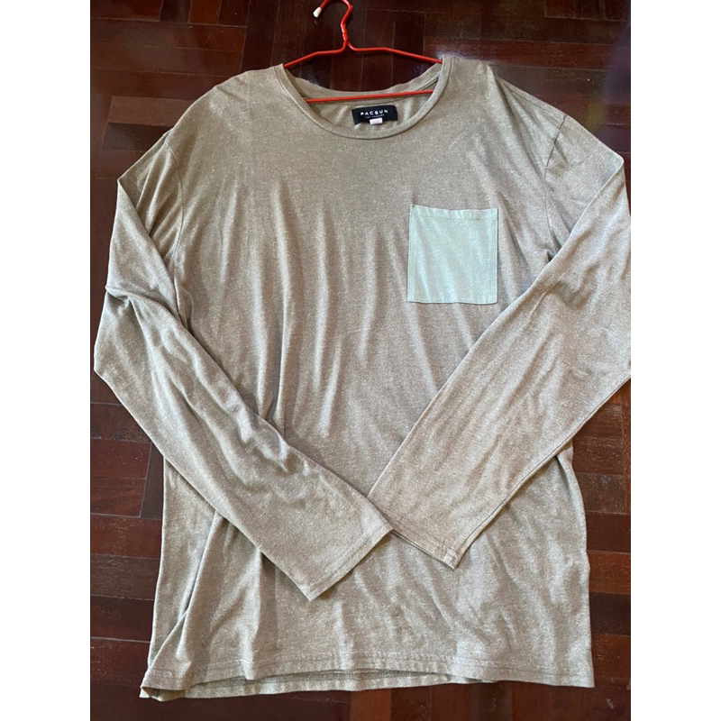 เสื้อยืดแขนยาวสีเขียว Pacsun