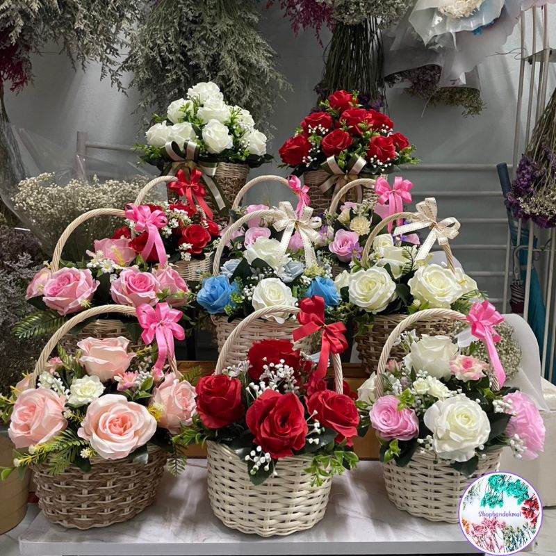 กระเช้าดอกไม้ประดิษฐ์มีหลายโทนสีใช้แสดงความยินดีในทุกโอกาส แถมการ์ด+ไม้เสียบ