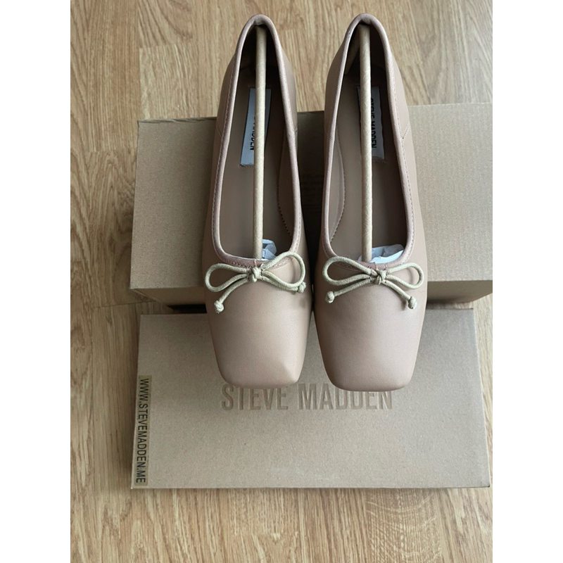 รองเท้าส้นแบน Steve Madden สีนู้ดสวย old money look
