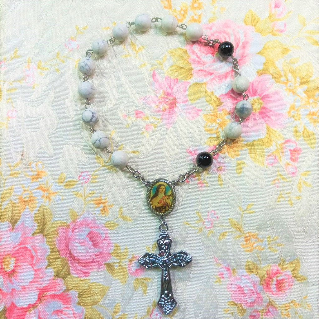 #1 สายประคำ คาทอลิก ฮาวไลท์/Onyx  8 มม. (15 เม็ด)  Howlite/onyx  Catholic Rosary 8 mm.