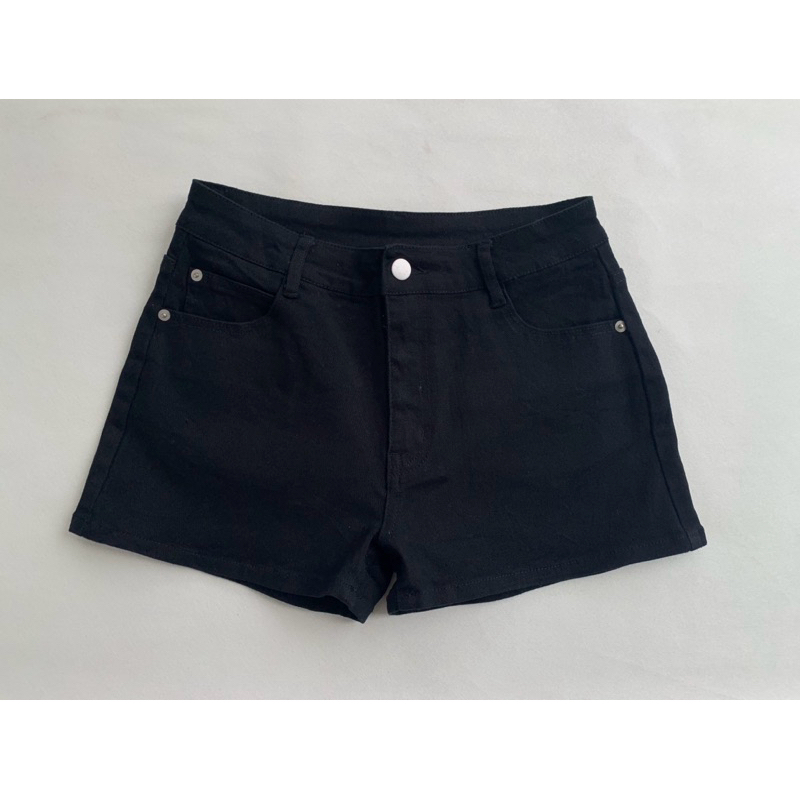 32. กางเกงขาสั้นมือสอง GRL