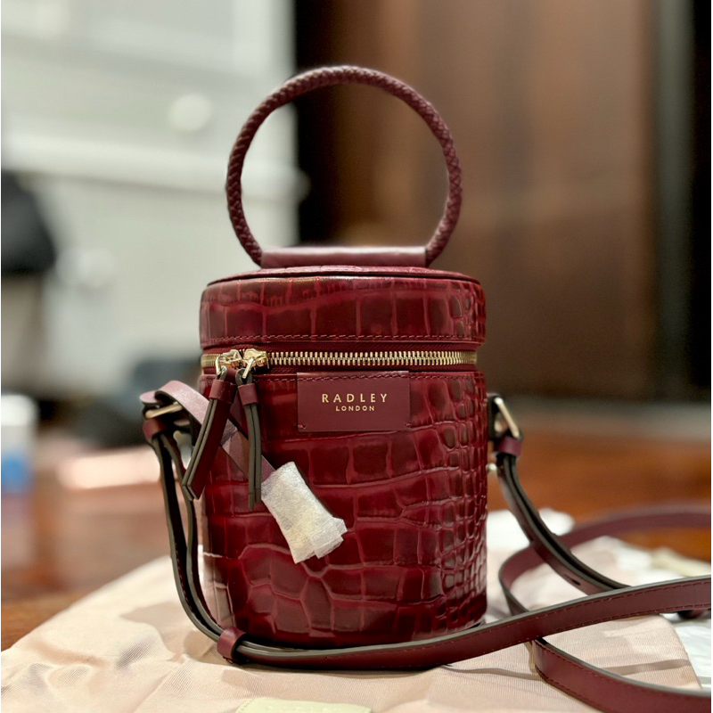 ✨พร้อมส่ง✨ RADLEY London แท้100% Leather Zip Around Cylinder Bag (unused)
