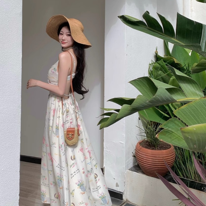 fashiongirl1688 ชุดเดรสกระโปรงยาว พริ้วๆ สายเดี่ยว คอวี เปิดหลังหน่อยๆ ฟีลเจ้าหญิงมาก ลายน่ารักมาก