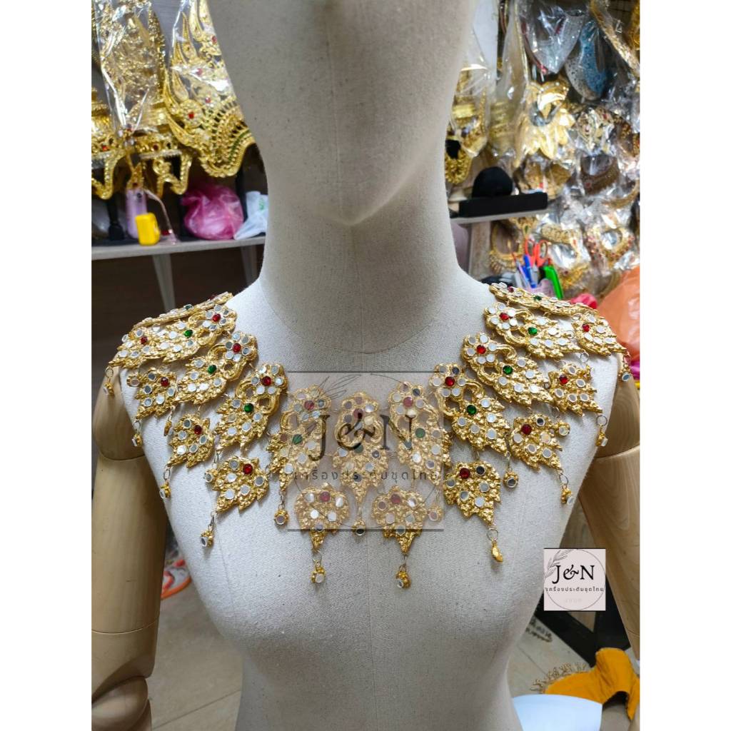 กรองคอต่อชิ้นใบระกาใส่เต็มรอบคอใส่สวยมากค่ะ
