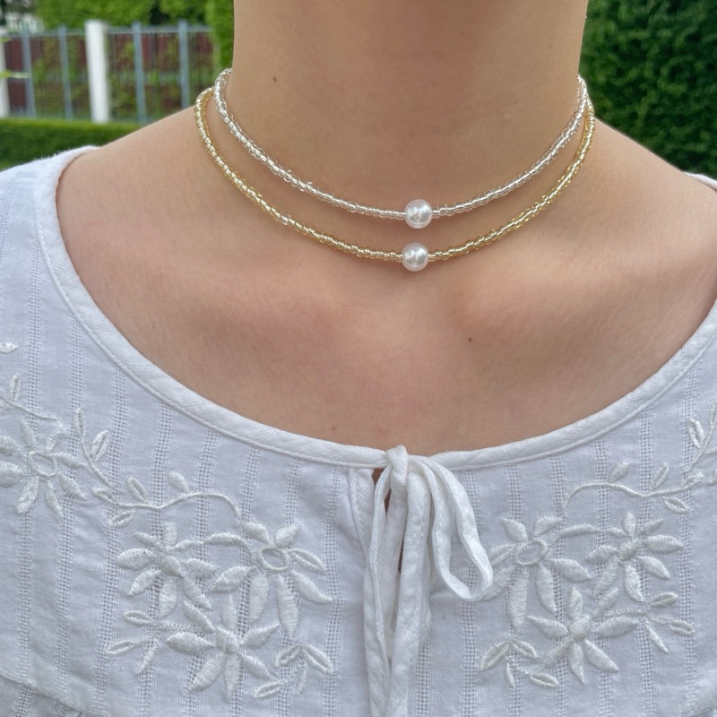 Piing me Necklace | สร้อยคอลูกปัดสีเงินและสีทองล้วนประดับลูกปัดไข่มุกตรงกลาง🍙