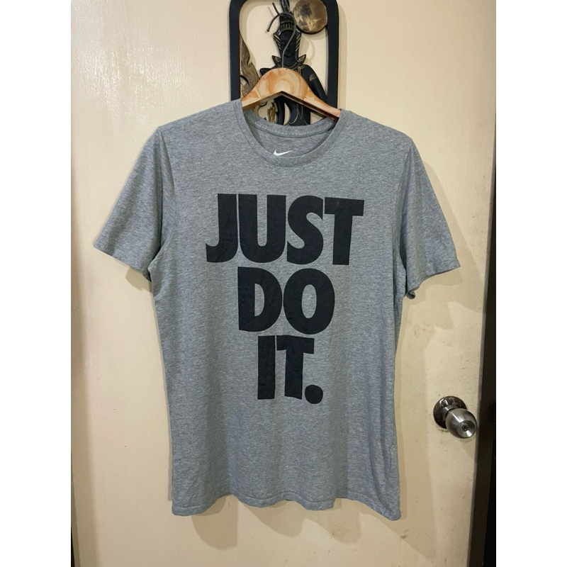 เสื้อยืดชาย Nike แท้ไซสm สวย