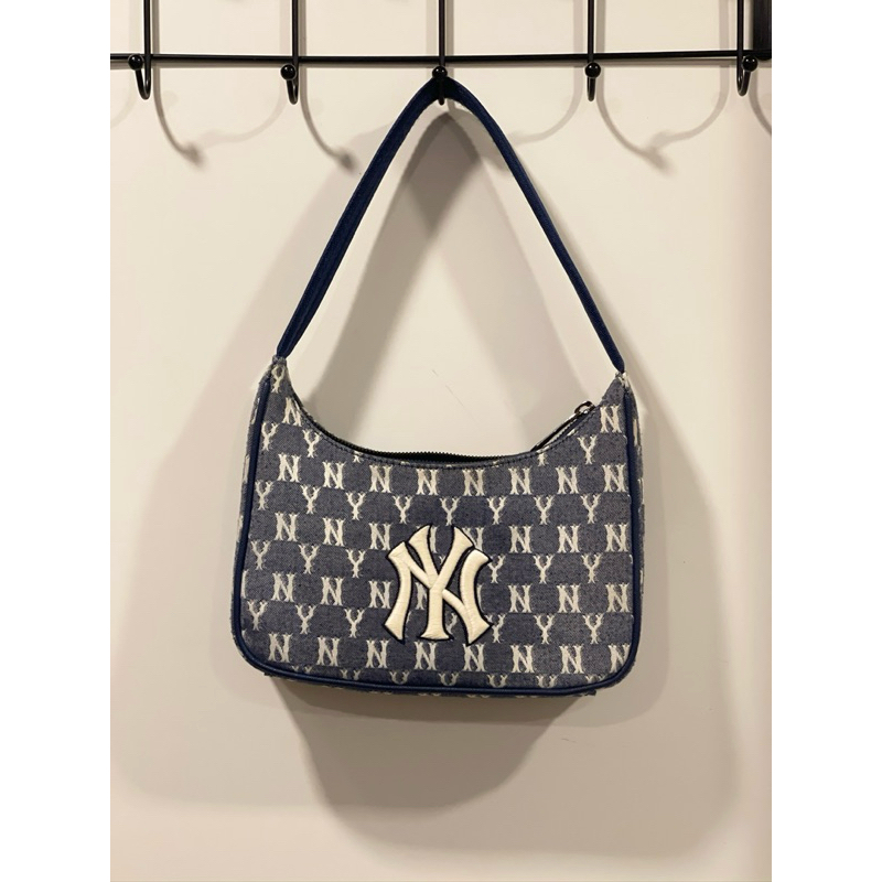 ❤️ กระเป๋า MLB Monogram cross bag สียีนส์ ของแท้ จาก shop MLB