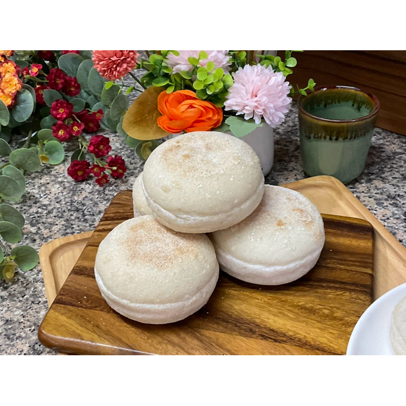 Sourdough English Muffin - ขนมปัง ซาวโดว์ มัฟฟิน ขนาด 100g-110g ต่อชิ้น ทำใหม่ๆ ทุกออเดอร์