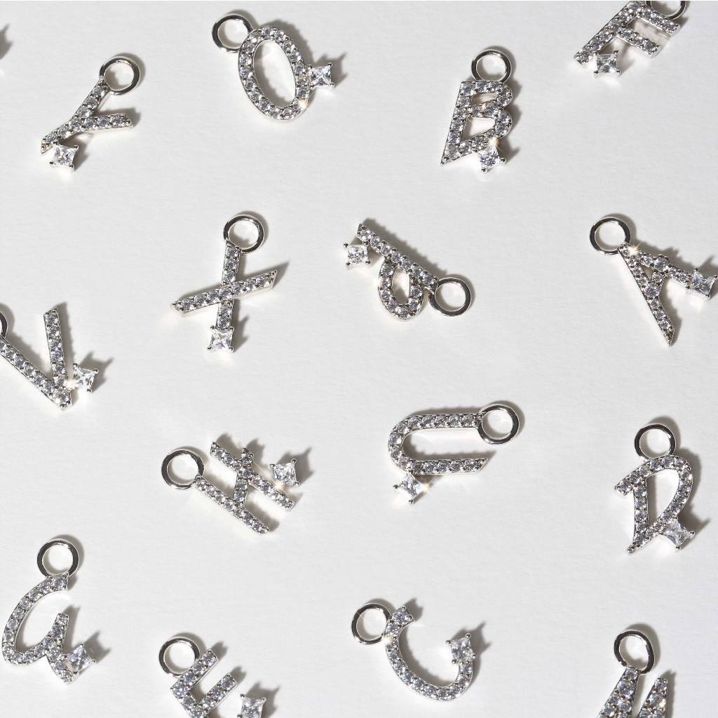 [ส่งด่วนฟรี]SWAN - Alphabet Pendant จี้เงินแท้ ภาษาอังกฤษ ฝังเพชรคิวบิกเซอร์โคเนีย