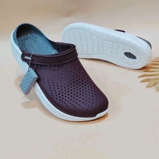 รองเท้า Crocs รองเท้าแบบสวมสําหรับผู้ชาย งานสวยราคาถูก ผลิตจากยาง LiteRide ทำให้รองเท้านิ่มใส่สบายเท้านิ่มไม่เจ็บเท้า ,