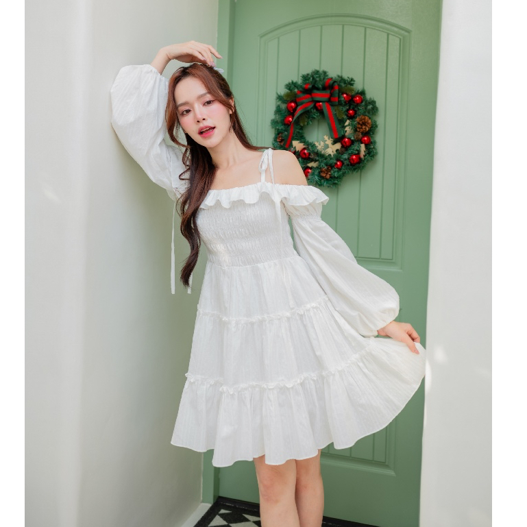 TheBlancPale : Karlyn dress เดรสเปิดไหล่สม๊อค น่ารักมากๆ