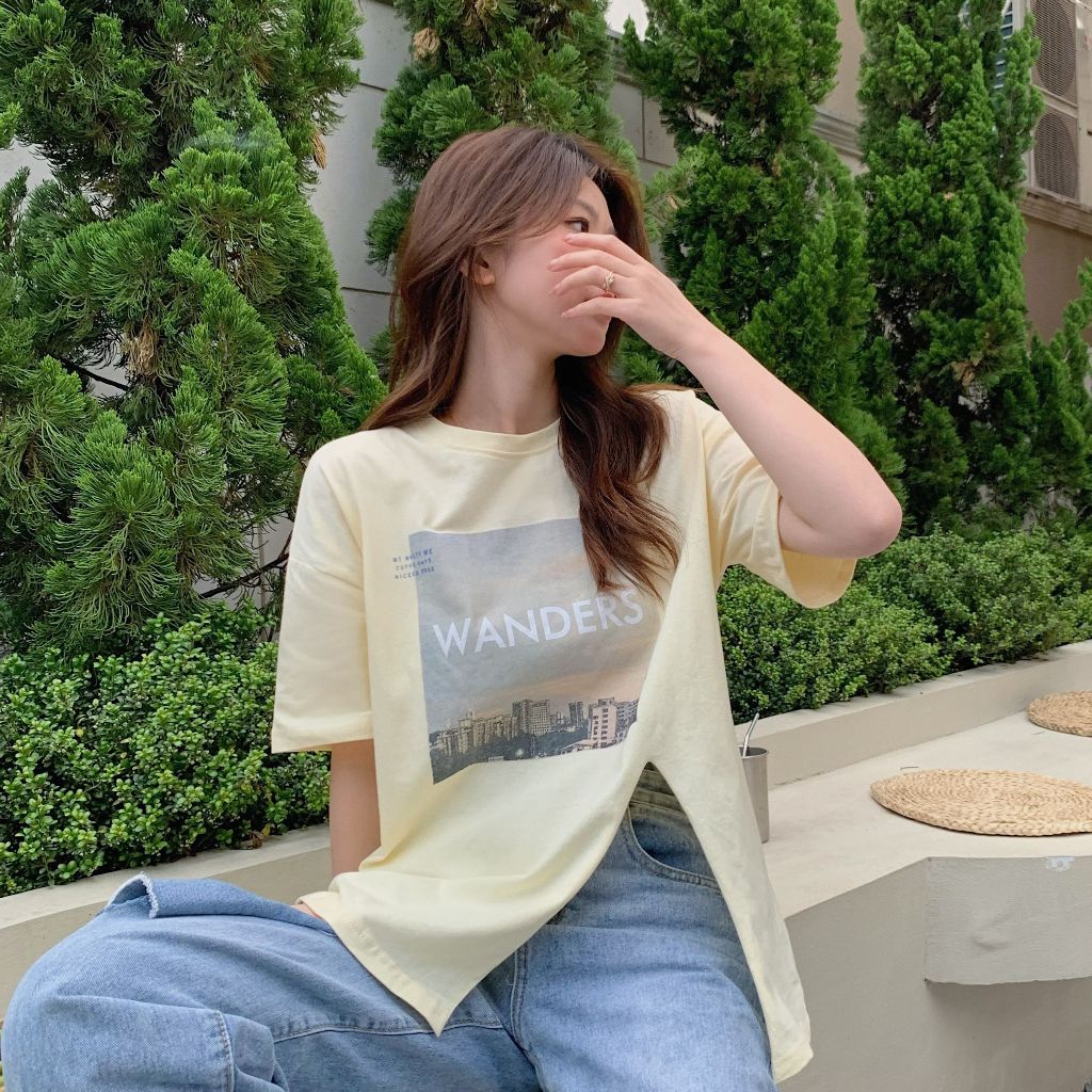 fashiongirl1688 เสื้อยืดแขนสั้น ผู้หญิง ลายพิมพ์กราฟฟิค ผ่าหน้าแนวสไตส์สาวๆเกาหลีไซส์มี2สีขาว / ครีม