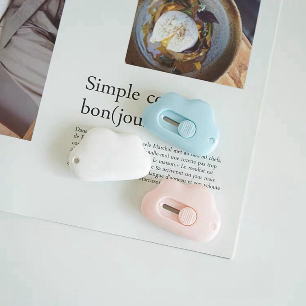 OurHome [พร้อมส่ง] คัตเตอร์ คัตเตอร์พกพาขนาดเล็ก ลายเมฆ สำหรับตัดกระดาษ พัสดุ ซองจดหมาย Mini portable cutter