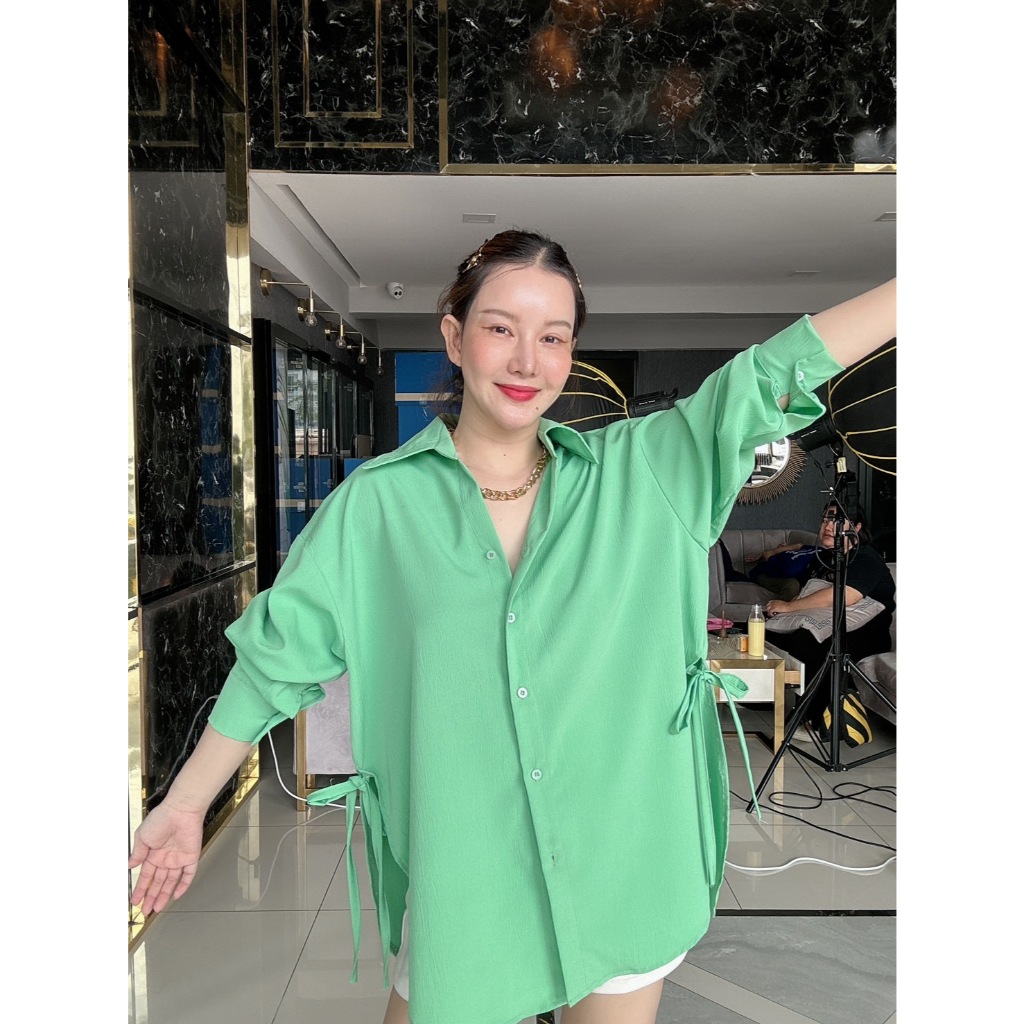 𝐍𝐄𝐖 𝐂𝐎𝐋𝐋𝐄𝐂𝐓𝐈𝐎𝐍 เสื้อเชิ้ตลูกรักมากกกก ดีเทลผูกข้างเก๋ๆ ผ้านิ่ม ใส่สบายมาก อก46 ยาว28” พรางหุ่นเว่อร์ E33 - Tinysherbet