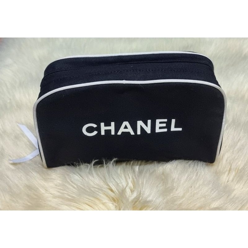กระเป๋าใส่เครื่องสำอางค์ Chanel pouch canvas black