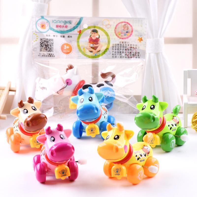 [พร้อมส่ง]ตุ๊กตาการ์ตูนไขลาน การ์ตูนรูปวัว ของเล่นไขลาน หลากหลายสีสันสวยงาม ไม่ต้องใส่ถ่าน (สุ่มสี)