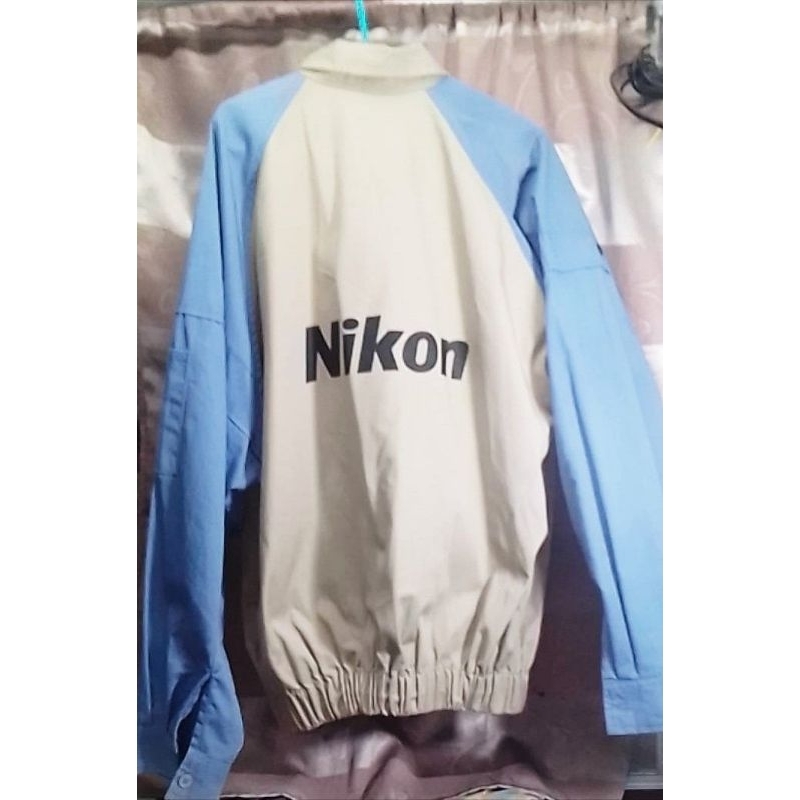 เสื้อแจ็คเก็ตสีเบจ Nikon