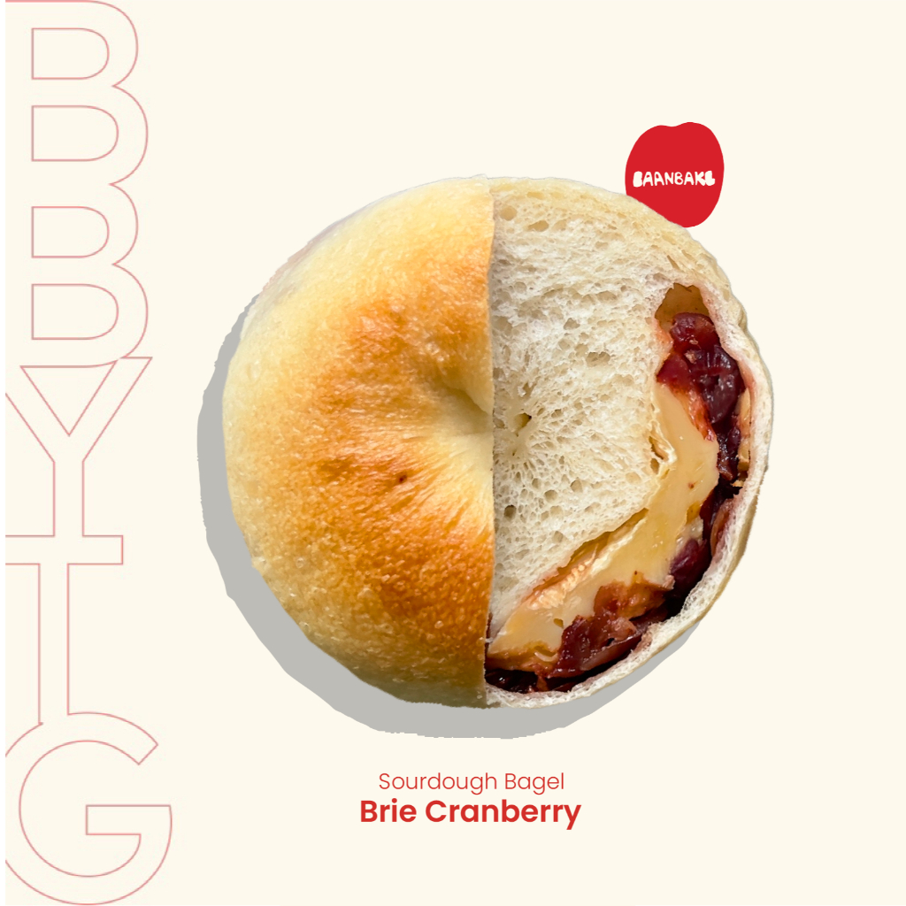 Sourdough Brie & Cranberry Bagel (ขนมปังเบเกิลไส้บรีชีส แครนเบอร์รี่)