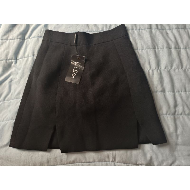 Lism กระโปรงสั้นสีดำ