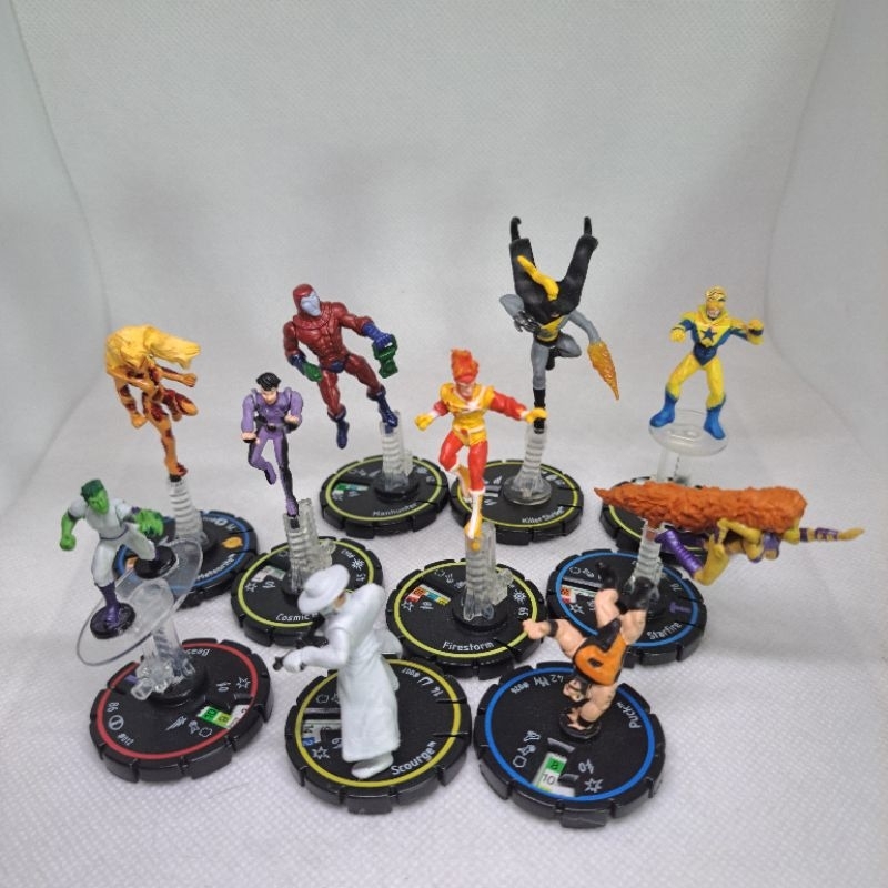 Figure: HeroClix ทั้งของ Marvel และ DC (10 ตัว)