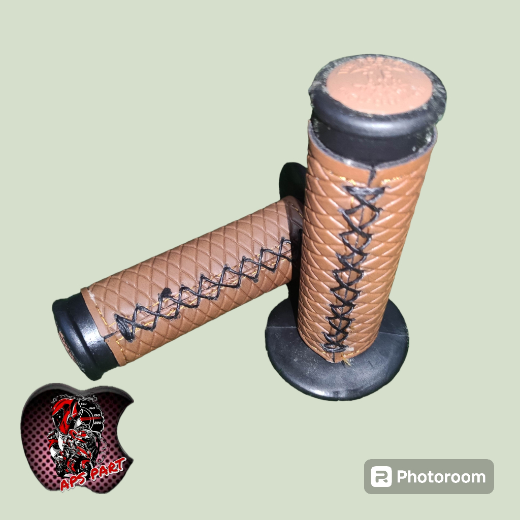 ปลอกแฮนด์หนังทรงคลาสสิคสีน้ำตาล จับพอดีมือ นุ่มมือ หนังแท้เกรดดีสำหรับมอเตอร์ไซค์ทุกรุ่น