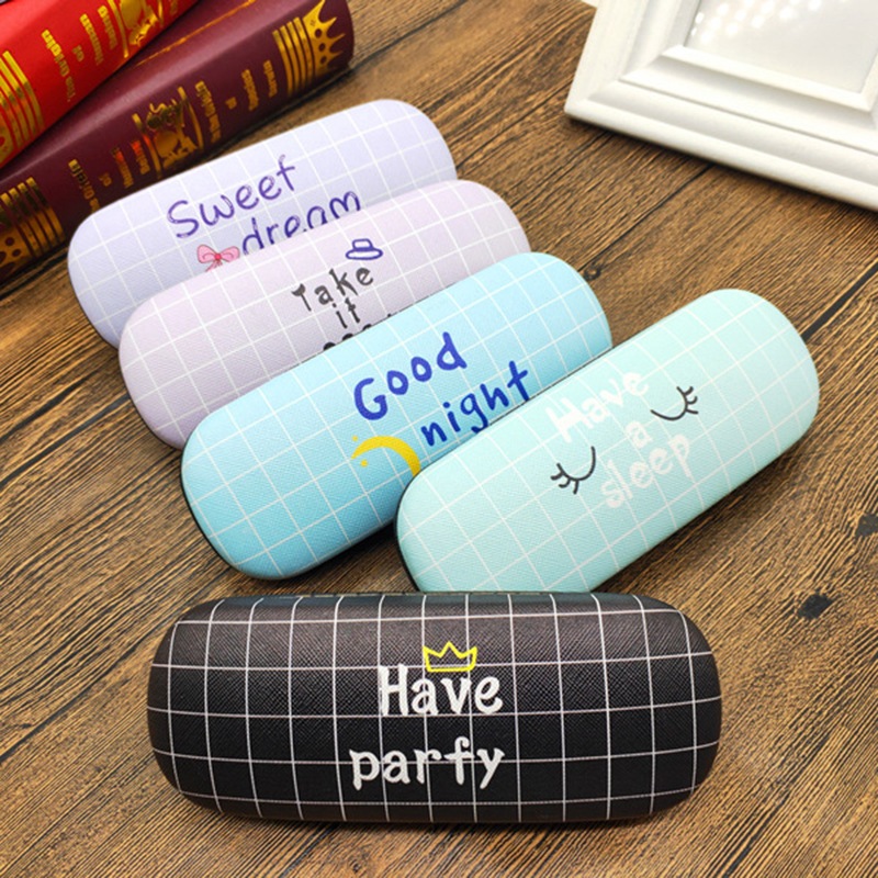(สินค้าพร้อมส่งจากไทย) กล่องแว่นตาลายตาราง SIZE 16.5x6.3 cm (แถมฟรีผ้าเช็ดแว่น)
