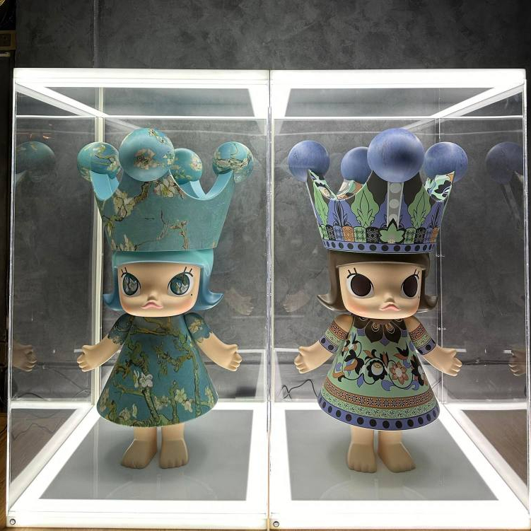 กล่องอะคริลิคติดไฟ บน+ล่าง 60x60x100 สำหรับใส่โมเดลฟิกเกอร์ต่างๆ เช่น Royal Molly 1000%